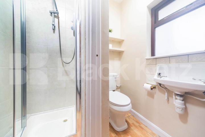 Superbly located studio in amazing location Inc. electricity Cranleigh Street, Camden